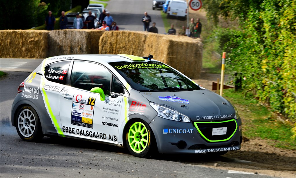 Rasmus Sørensen og hans codriver Heidi Knudsen viste stærk kørsel i deres Peugeot 208 R2 og var på vej mod en sikker sejr i Sydhavsrally, da de pludselig fik bremseproblemer.
(Foto: Michael Eisenberg - Intercom)
